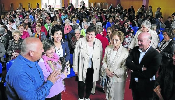 Asistentes al encuentro celebrado en La Foz. :: J. C. ROMÁN