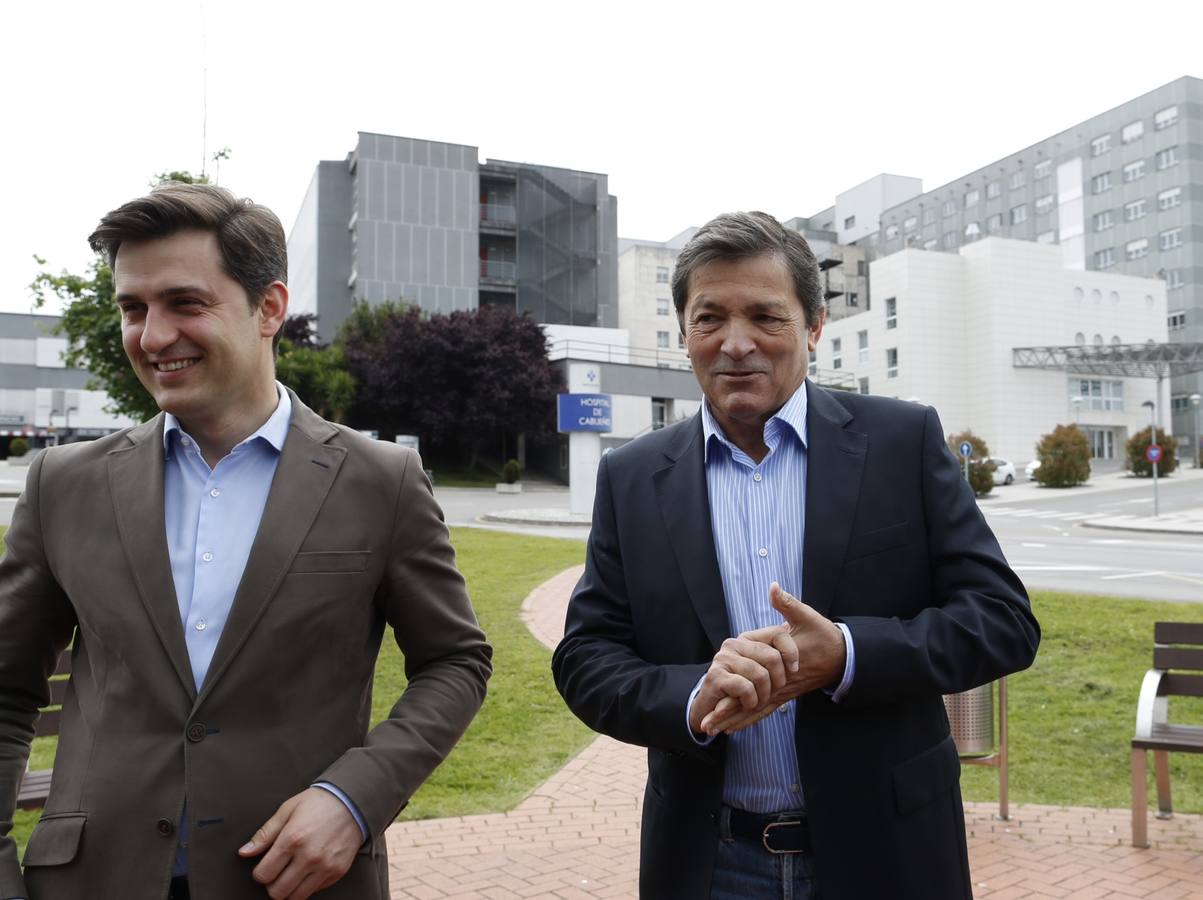 José María Pérez, candidato socialista a la alcaldía de Gijón, acompañando a Javier Fernández 