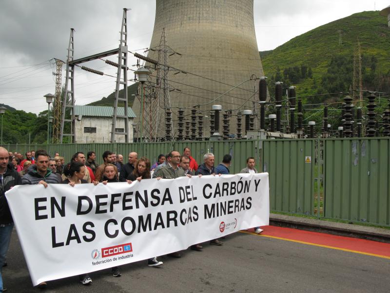 La cabeza a la manifestación en defensa de la minería.