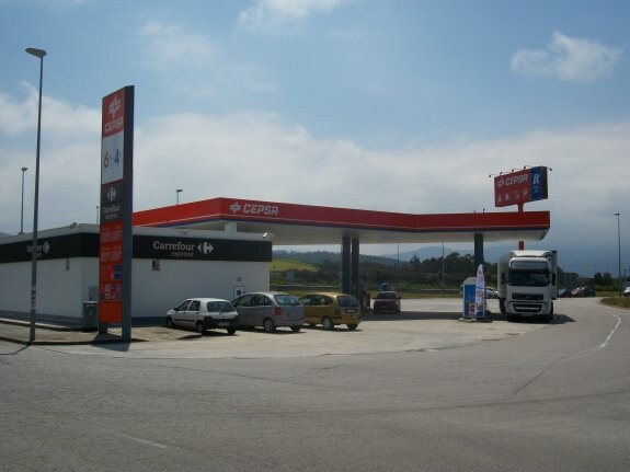 La nueva tienda de Carrefour en la gasolinera de Cepsa. :: D. S. F.