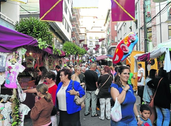 La céntrica calle de Rafael Fernández Uría, ayer por la tarde. 