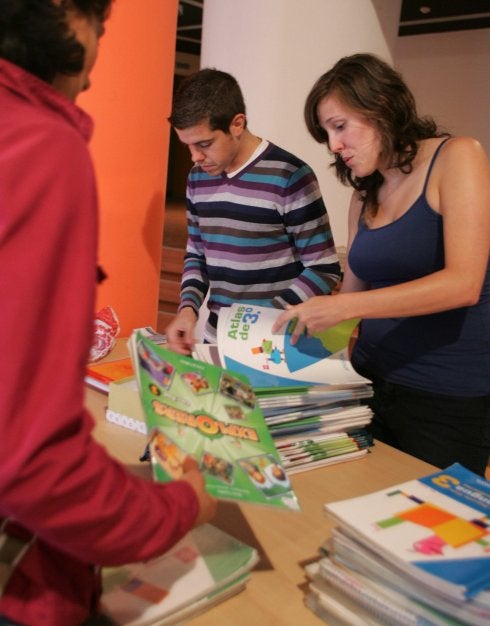 Intercambio de libros del Conseyu de Mocedá de Xixón. 