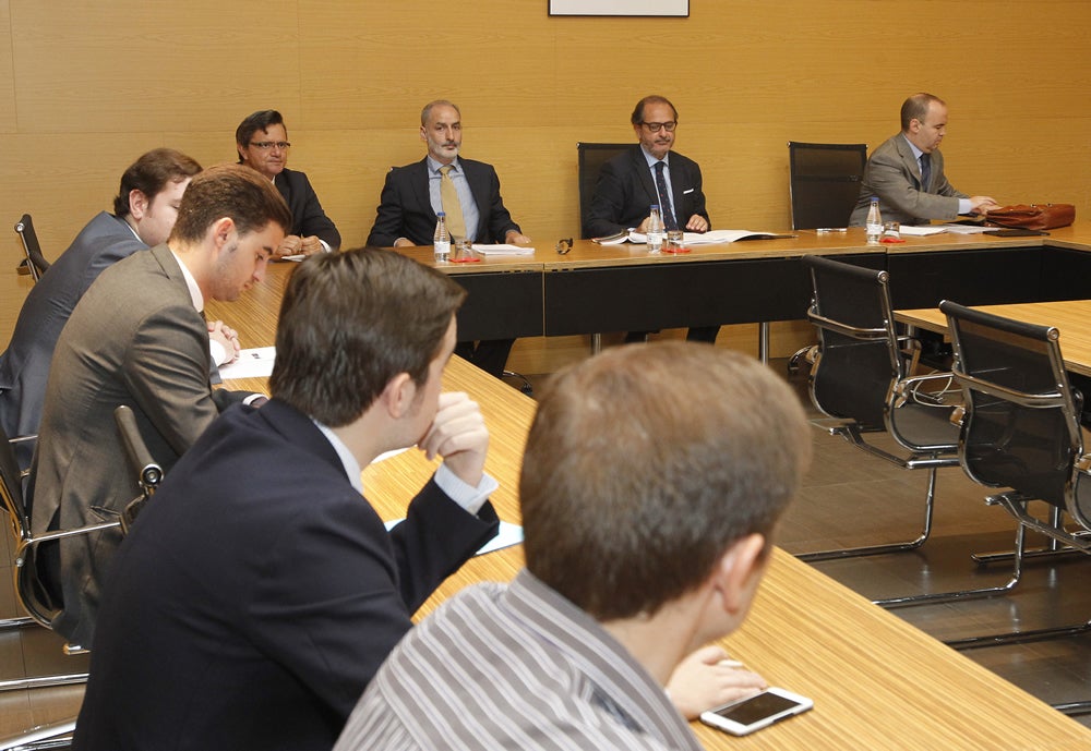 Íñigo Gorostiza, Antonio Puerta y Javier Moreno, durante la conferencia de ayer en la Cámara de Comercio.