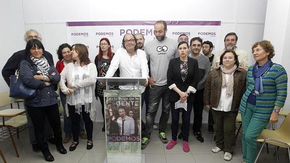 Mario Suárez, respaldado por Verónica Rodríguez, Estefanía Puentes y David Alonso. 