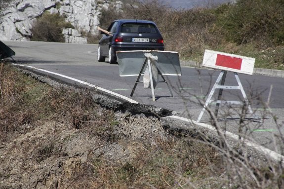 Uno de los tramos cedidos de la carretera de acceso a los Lagos de Covadonga. 