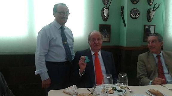 Don Juan Carlos disfruta del campanu del Cares en madrid