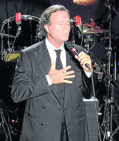 Julio Iglesias en un concierto.