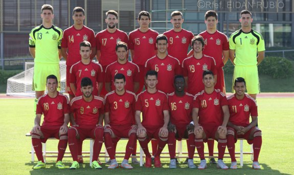 Jorge Meré (en la fila superior, segundo por la derecha), con el resto de convocados para el Europeo sub 19. 