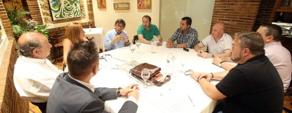 Sánchez Ramos, con los hosteleros de Gascona. :: ALEX PIÑA