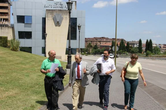 Gregorio Abril, Wenceslao López, Ricardo Fernández y Ana Rivas, ayer, durante la visita. 