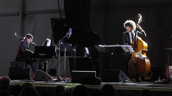 Isaac Turienzo, al piano, y Tony Cruz, al contrabajo. 