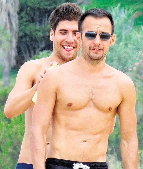 Alejandro y David se han dejado ver juntos en sus vacaciones en Ibiza o Cádiz. 