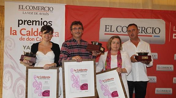 Los premiados: María Busta, de Casa Eutimio; Andoni Luis Aduriz, como Caldereta de Don Calixto 2015, y José Manuel Viejo y Rosa Luz Ruisánchez,de La Huertona.