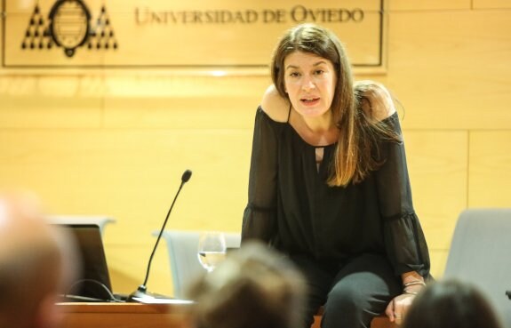 La sexólogo y escritora francesa Valérie Tasso, ayer, en el Centro de Servicios Universitarios. 