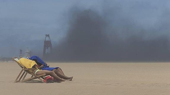 La nube de carbón, a su llegada a Poniente