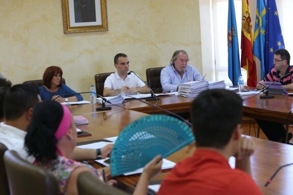 Iván Fernández presidió el primer Pleno ordinario en el que se aprobó la disolución de Sogetesa. 