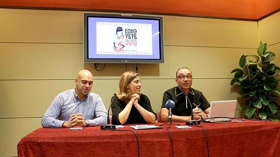 Jesús Martínez, Teresa Sánchez y Felix Domínguez, en la presentación del festival en la Casa de la Palmera. 