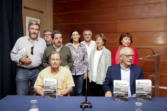 Los Amigos de Ribadesella presentaron el libro. 