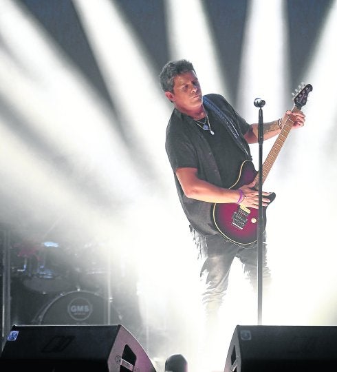 Alejandro Sanz, sobre el escenario del Palacio de Deportes.