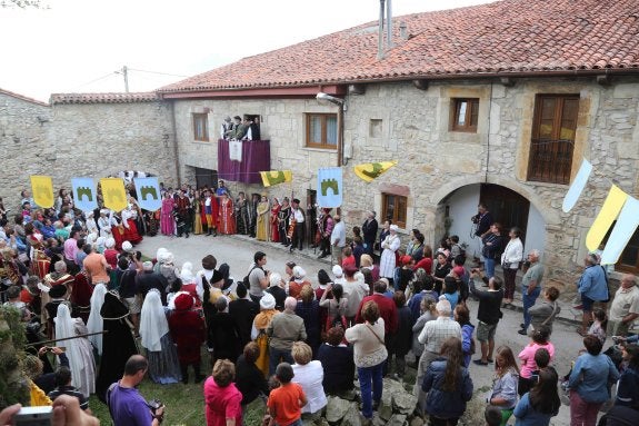Pimiango recreó la visita de Carlos V a la localidad. 