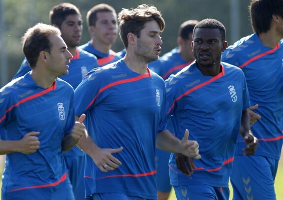 Héctor Font, a la izquierda, durante un entrenamiento del equipo.