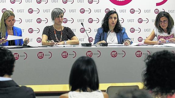 Las trabajadoras de Recaudación, Maite Álvarez, Iris Pereda, Liliana Mera y María Jesús Castañeira.