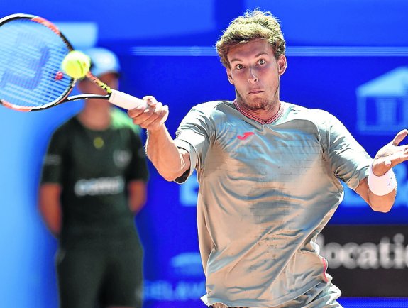 Pablo Carreño se dispone a golpear la pelota. 