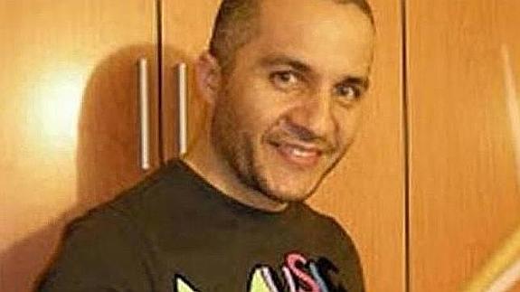 La mujer del exbatería de Los Piratas dice que no era un maltratador y acusa a la Guardia Civil de «mala práctica»