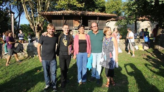 Emilio León, Juan Carlos Monedero, Teresa Rodríguez, Mario Suárez del Fueyo y Ana Taboada, en la fiesta de Podemos en Gijón. 