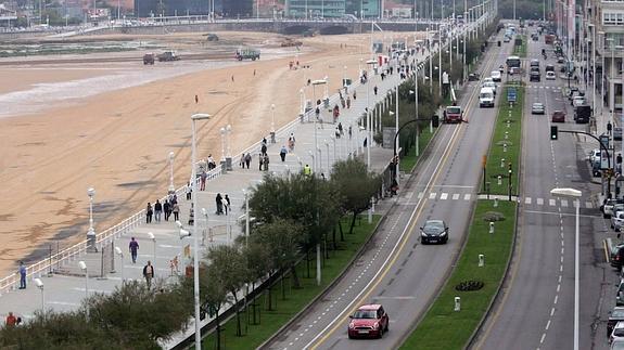 Panorámica del Muro de la playa de San Lorenzo de Gijón.