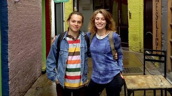 Toni y Nora, en una calle de Londres. 