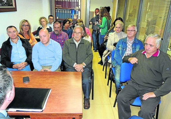 Reunión de vecinos afectados por el argayo. 