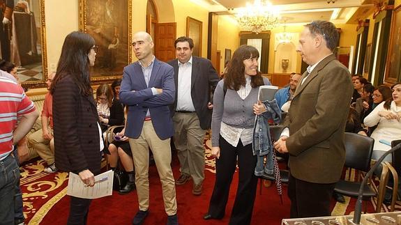 Ana Braña, Joaquín Miranda, Pelayo Barcia, Teresa González y Javier Martín, ayer, en el Ayuntamiento. 