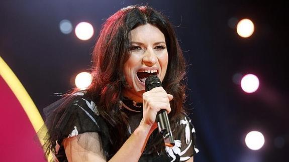 La cantante italiana, Laura Pausini, durante un concierto.