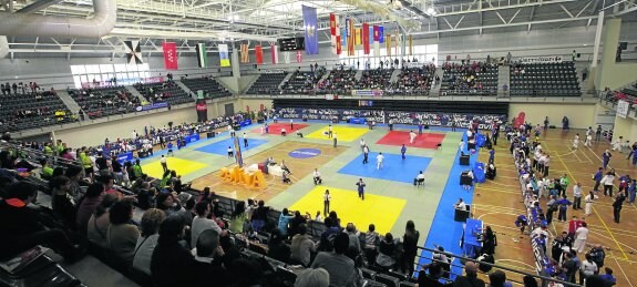 El pabellón del Quirinal es el escenario de un torneo de rango en el que participan casi mil seiscientos deportistas. 