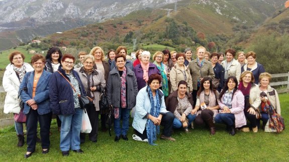 Mujeres de la asociación 'Nosotr@s', durante la visita a los Picos de Europa. 