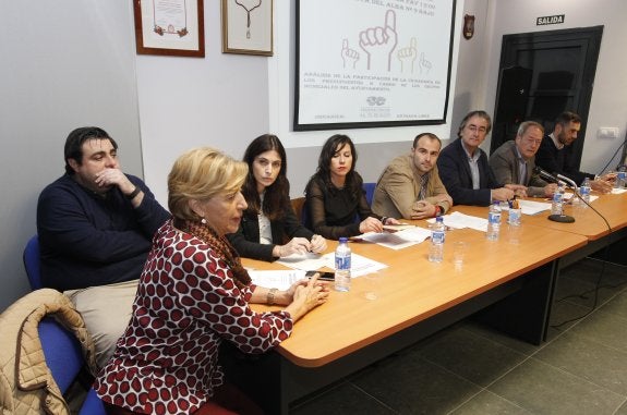 Los seis grupos municipales participaron en el debate. 