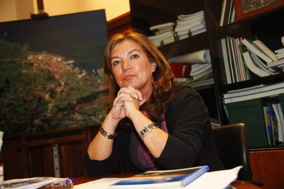 Dolores Álvarez Campillo durante su etapa como alcaldesa de Llanes, en la que pudo incurrir en un presunto delito de prevaricación. 