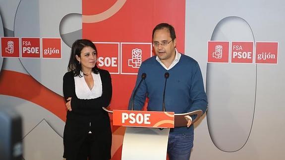 Adriana Lastra y César Luena, hoy, en Gijón.