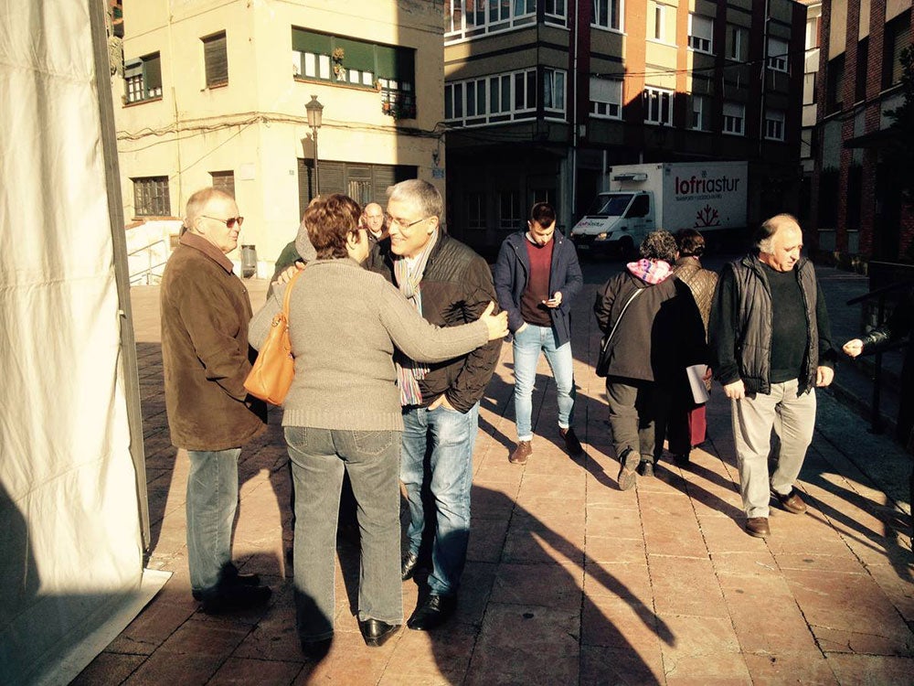 Manuel González Orviz, durante su visita a Moreda. 