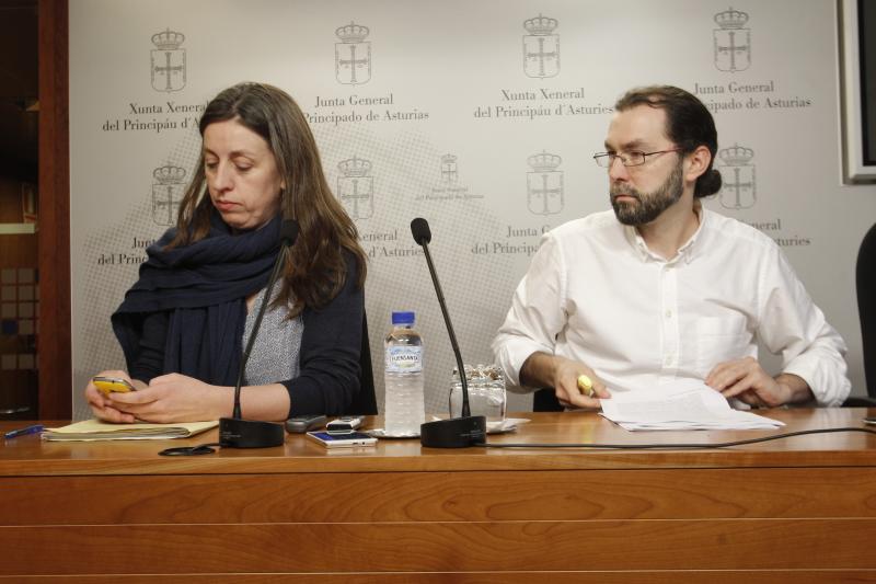 Lorena Gil y Emilio León, durante la rueda de prensa de hoy.