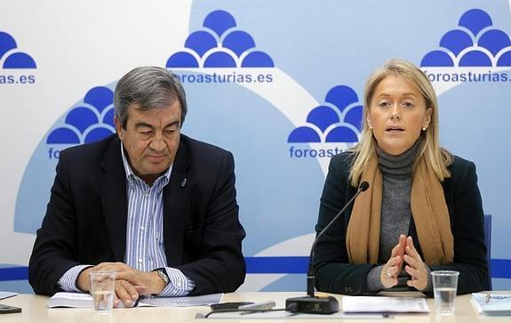 Francisco Álvarez Cascos y Cristina Coto, tras la reunión de la comisión directiva de Foro.