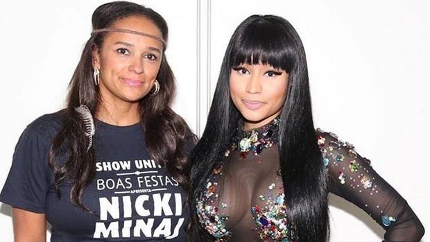 Isabel dos Santos, hija del dictador angoleño, y Nicki Minaj, juntas en el concierto celebrado en Luanda.