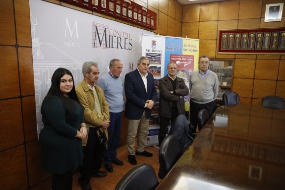 Un momento de la presentación de la escuela de bolos. 