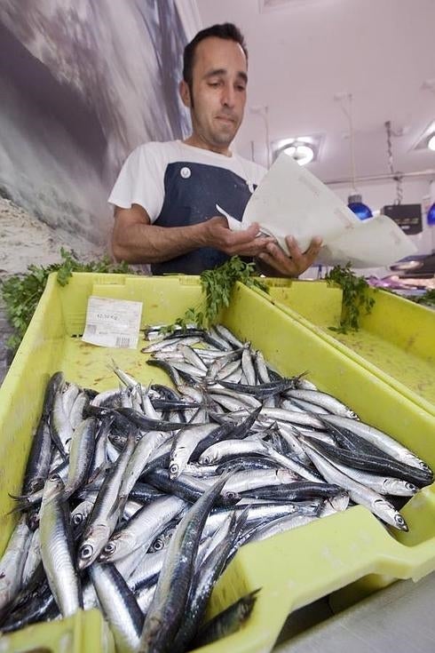 Bocartes en pescadería Chelo, en la calle Cabrales, en una imagen de archivo de 2015. 