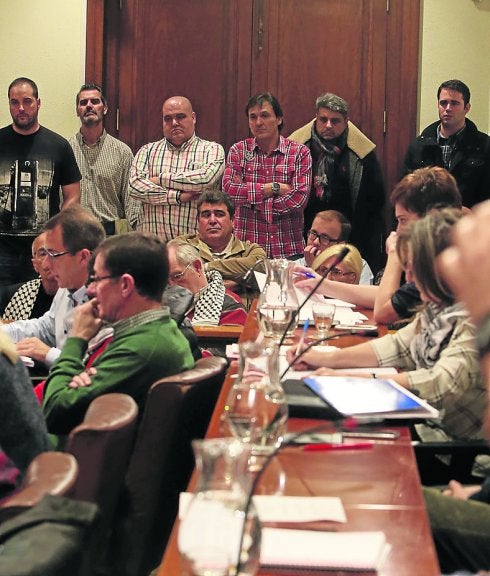 Los vigilantes ayer en el pleno. 