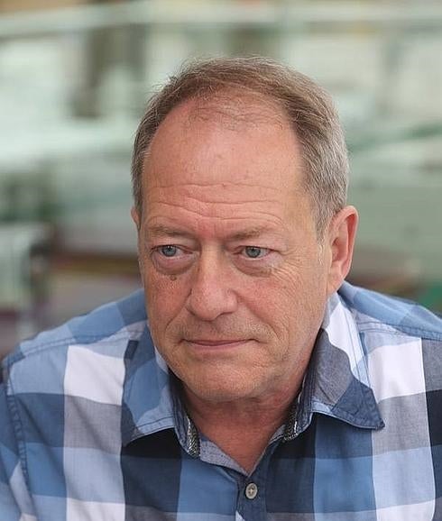 «Nuestra línea roja son los 8.000 chalés que quieren en la zona rural», replica IU