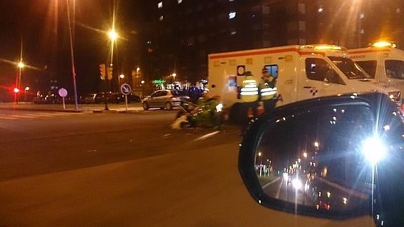 Moto accidentada junto a El Corte Inglés.