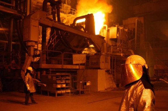 El interior de la acería de Sestao, que usa hornos eléctricos. 