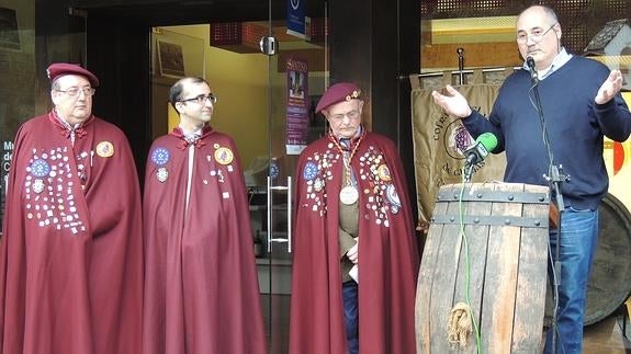 Antonio Ochoa, colaborador de EL COMERCIO, durante el pregón de la fiesta de Santiso.